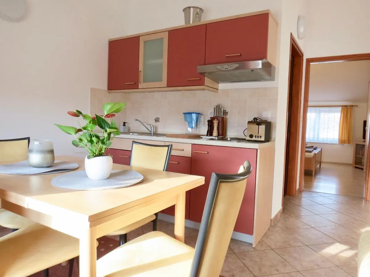 Apartments Ljubica Veilchen Funtana 0*,