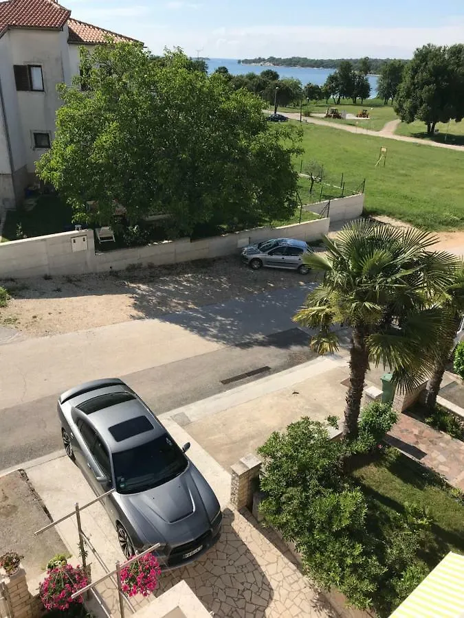 פונטנה Apartments Ljubica Veilchen 0*,